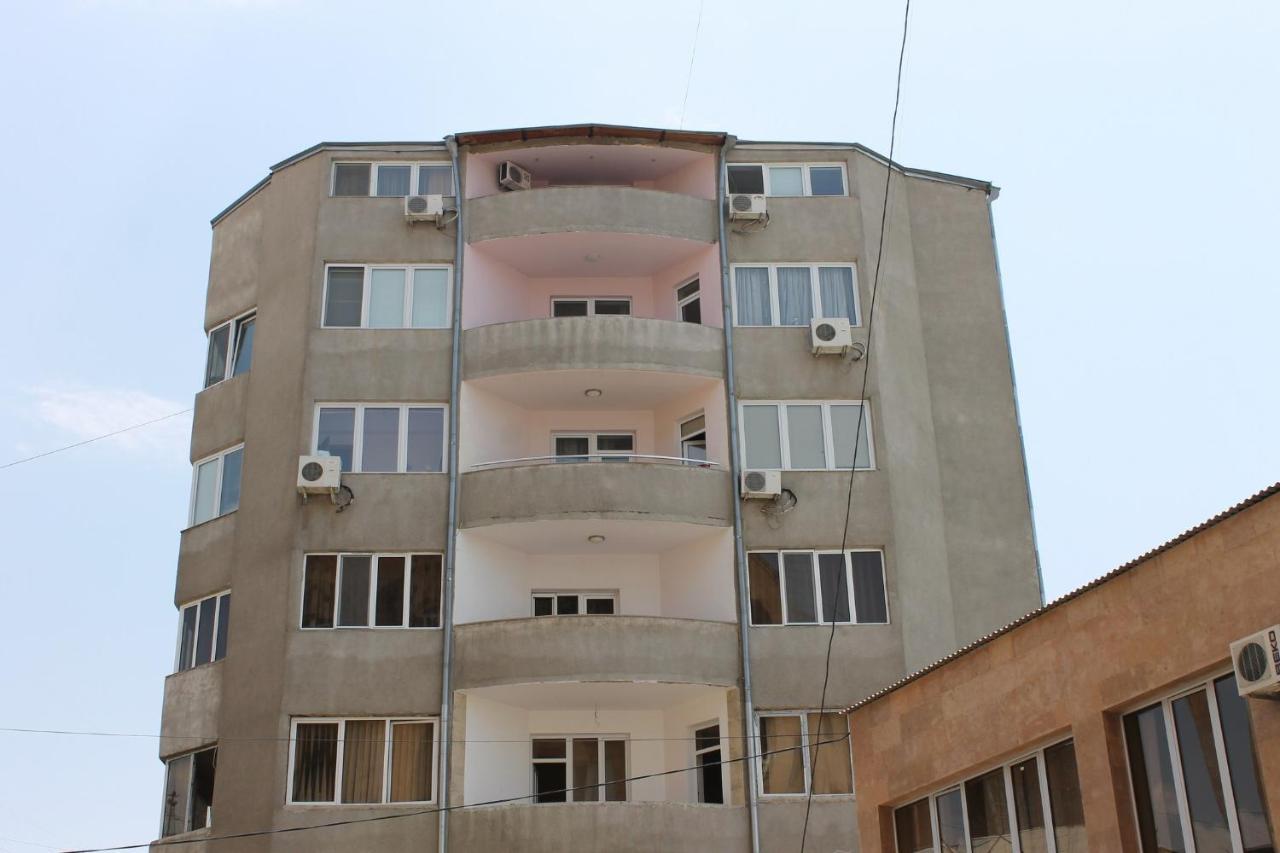 2 Bedroom Apartment On Chaikovski Street Yerevan Exterior photo